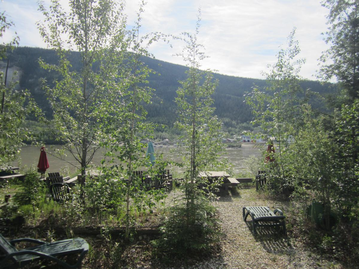 Dawson City River Hostel Екстериор снимка