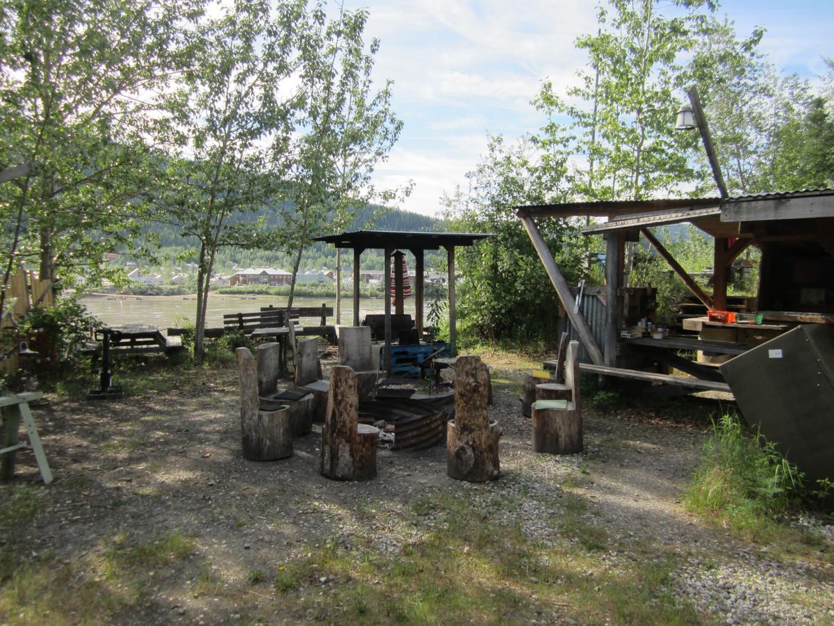 Dawson City River Hostel Екстериор снимка