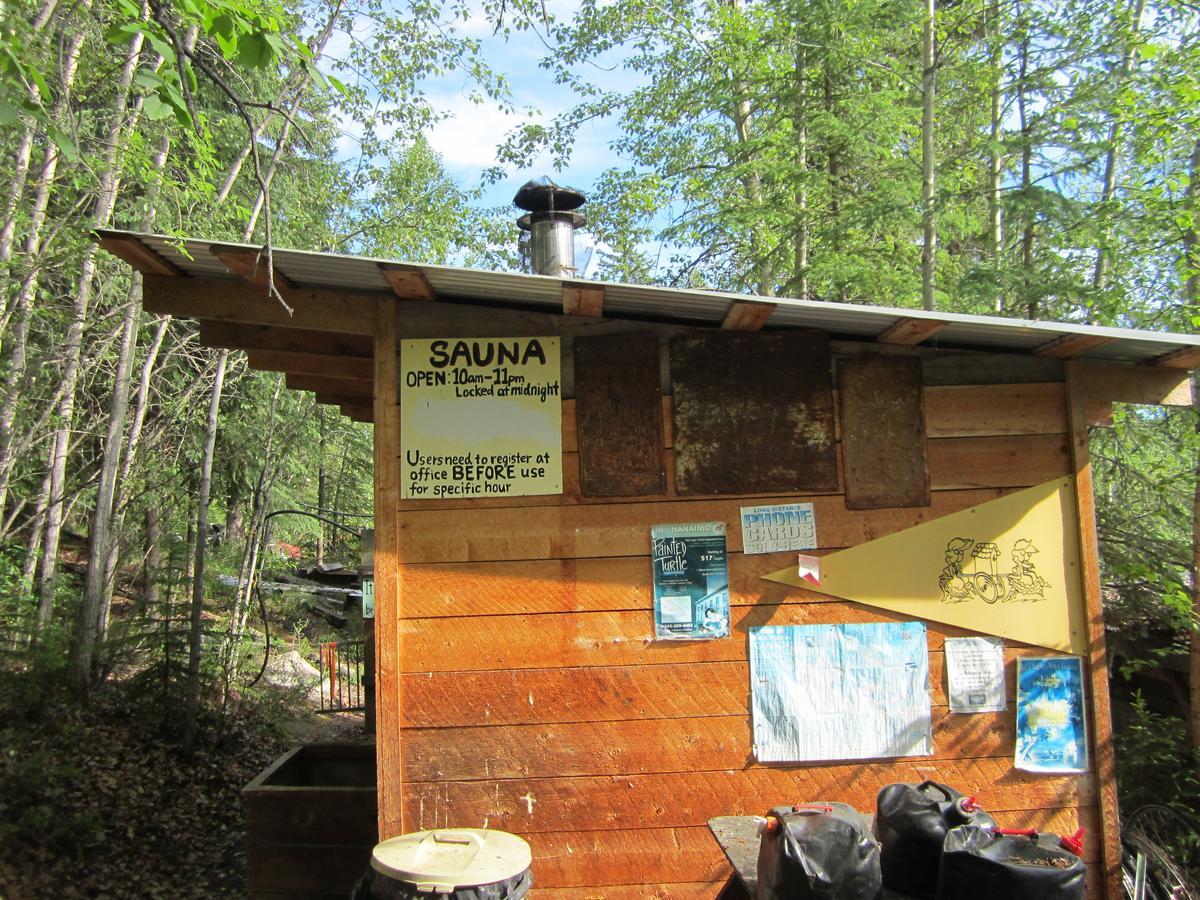 Dawson City River Hostel Екстериор снимка