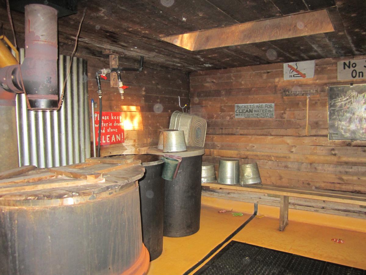 Dawson City River Hostel Екстериор снимка